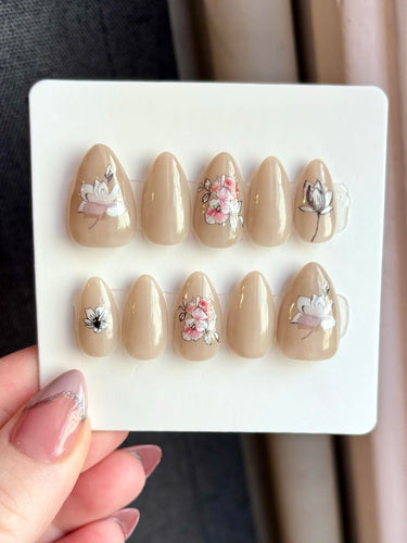 Simple Grey Floral Press On Nail Set Size M/1